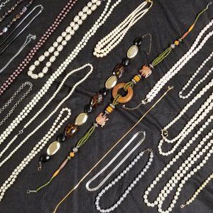 ASSORTED LOT OF COSTUME JEWELRY